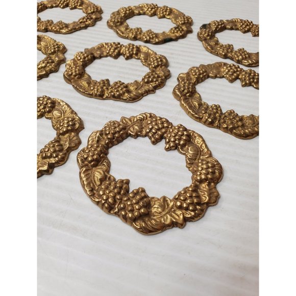 Vintage Oval Frame With Grape Design Vintage brass frame with grape desi… - Picture 5 of 10